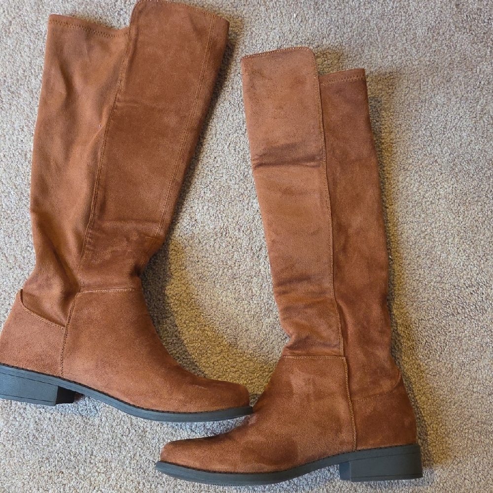 Women's Tan Knee-High Boots